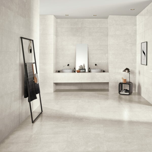 marble_tiles_light_grey_bathroom