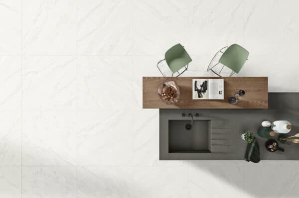 marble_tiles_white_kitchen