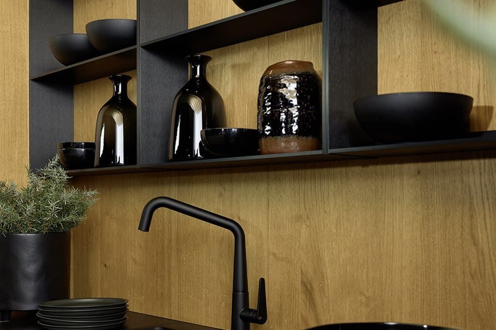 wooden-backsplash-naturalandwarm
